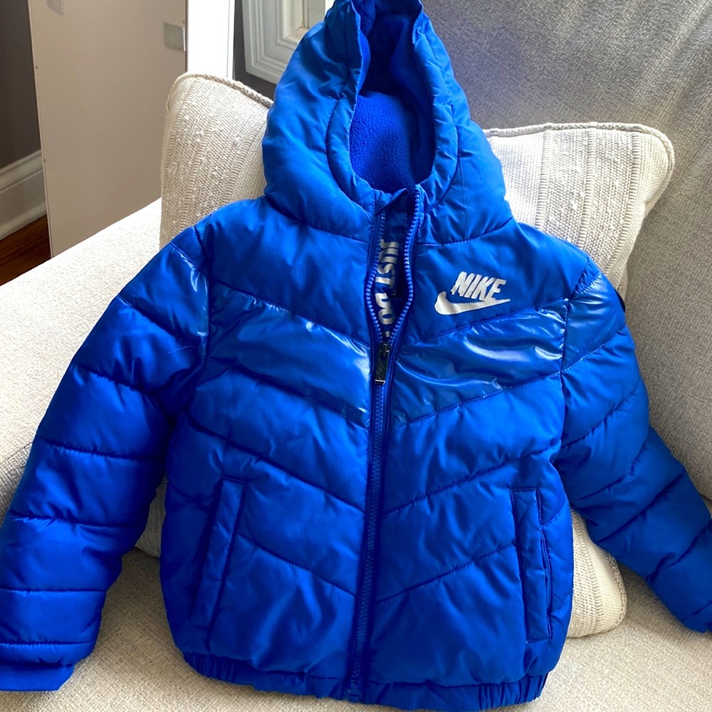 Nike Boys jacket, size yr3-4, extra small. Great condition,thick jacket